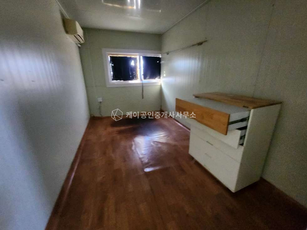 경기 김포시 통진읍 귀전리 공장 53평, 층고 9.6m, 넓은 공동마당, 추레라, 추가 임대 가능 월세 매물번호 12761 사진 7