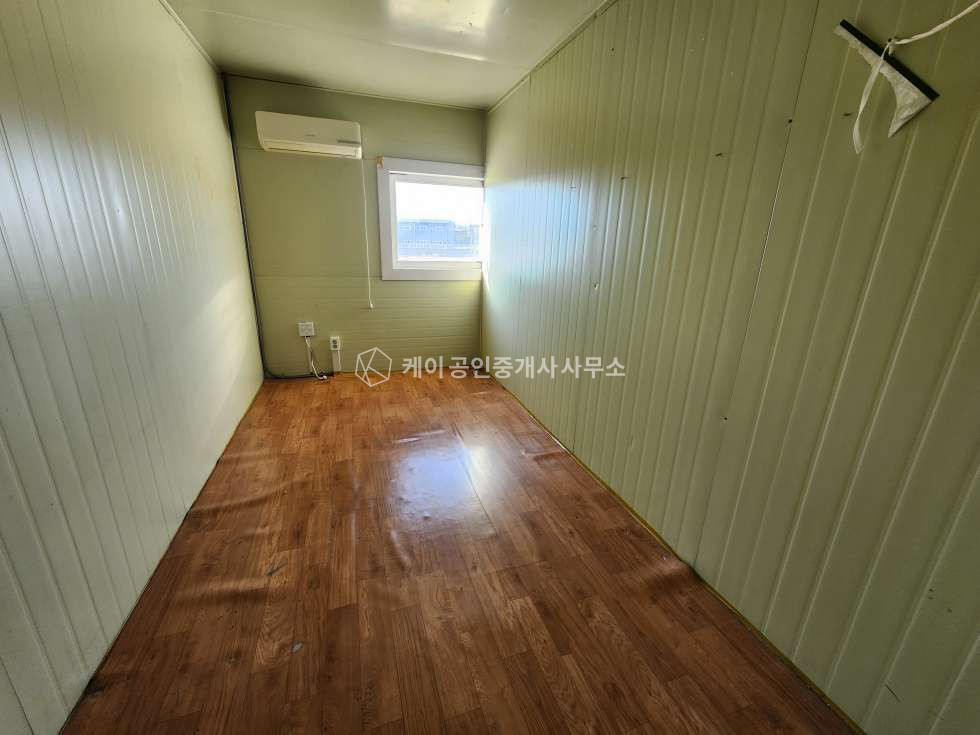 경기 김포시 통진읍 귀전리 공장 53평, 층고 9.6m, 넓은 공동마당, 추레라, 추가 임대 가능 월세 매물번호 12761 사진 9