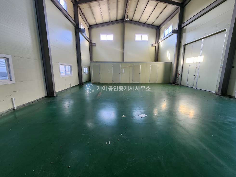 경기 김포시 통진읍 귀전리 공장 106평, 내외부 깨끗, 층고 9.6m, 추레라, 넓은 공동마당 월세 매물번호 12762 사진 4