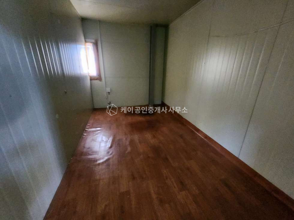 경기 김포시 통진읍 귀전리 공장 106평, 내외부 깨끗, 층고 9.6m, 추레라, 넓은 공동마당 월세 매물번호 12762 사진 8