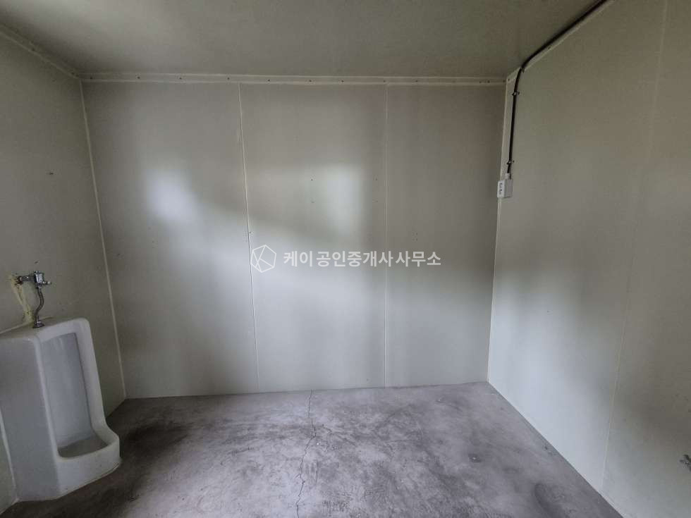 경기 파주시 조리읍 장곡리 물류추천, 60평 , 층고8m. 대형공동마당,40ft추레라,통일로인근, 금촌IC 15분 월세 매물번호 12231 사진 2