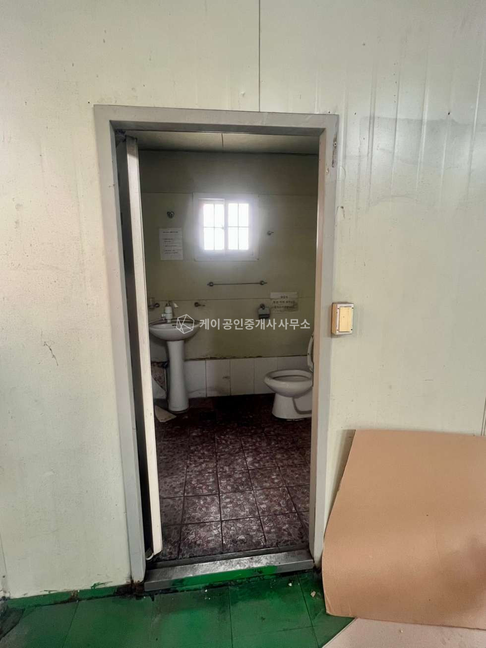 경기 김포시 고촌읍 신곡리 김포ic인접,층고8m 제조공장,물류창고,대형트럭 진입가능,진입로 좋음 월세 매물번호 10208 사진 7
