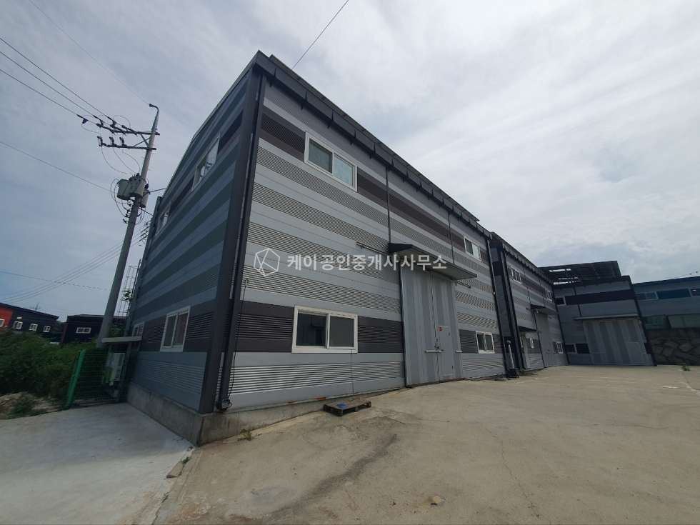 경기 김포시 통진읍 귀전리 공장 53평 , 넓은 공동마당, 층고 9.2m, 대형차량 진입가능 월세 매물번호 10316 사진 1