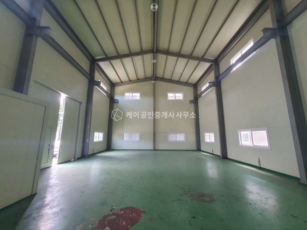 경기 김포시 통진읍 귀전리 공장 51평, 넓은 공동마당, 층고 9.2m, 대형차량 진입가능 월세 매물번호 10317 사진 7