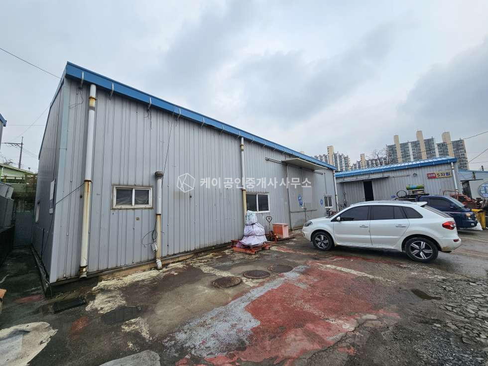경기 시흥시 거모동 거모동 60평 창고. 2차선 대로변위치, 대형차 진출입가능, 2종근생, 제조가능, 마당있음 월세 매물번호 12813 사진 2
