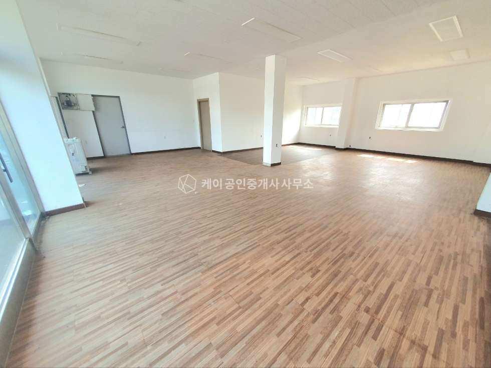 경기 김포시 양촌읍 구래리 구래리 대로변 1층 30평 , 넓은공동마당, 넓은 주차장, 1종근생 창고,소매점,사무실등 추천 월세 매물번호 10349 사진 2