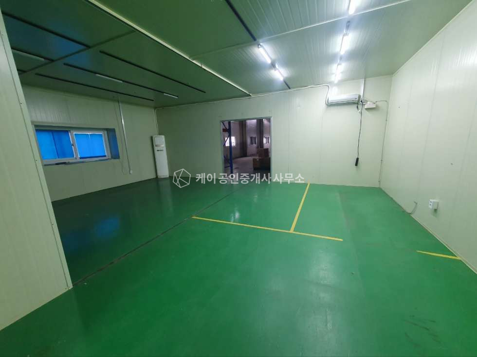경기 김포시 양촌읍 유현리 나동 공장 240평, 내부 칸막이 철거 가능, 추레라 진입, 대중교통 용이 월세 매물번호 11747 사진 7