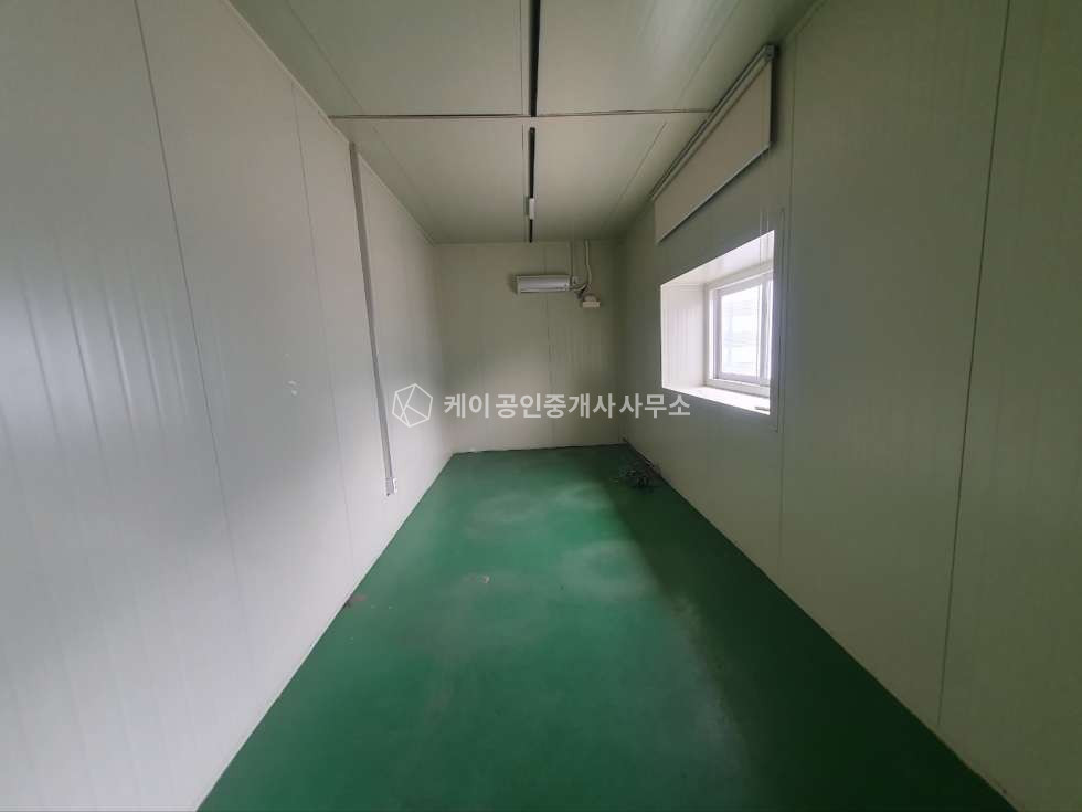 경기 김포시 양촌읍 유현리 나동 공장 240평, 내부 칸막이 철거 가능, 추레라 진입, 대중교통 용이 월세 매물번호 11747 사진 12