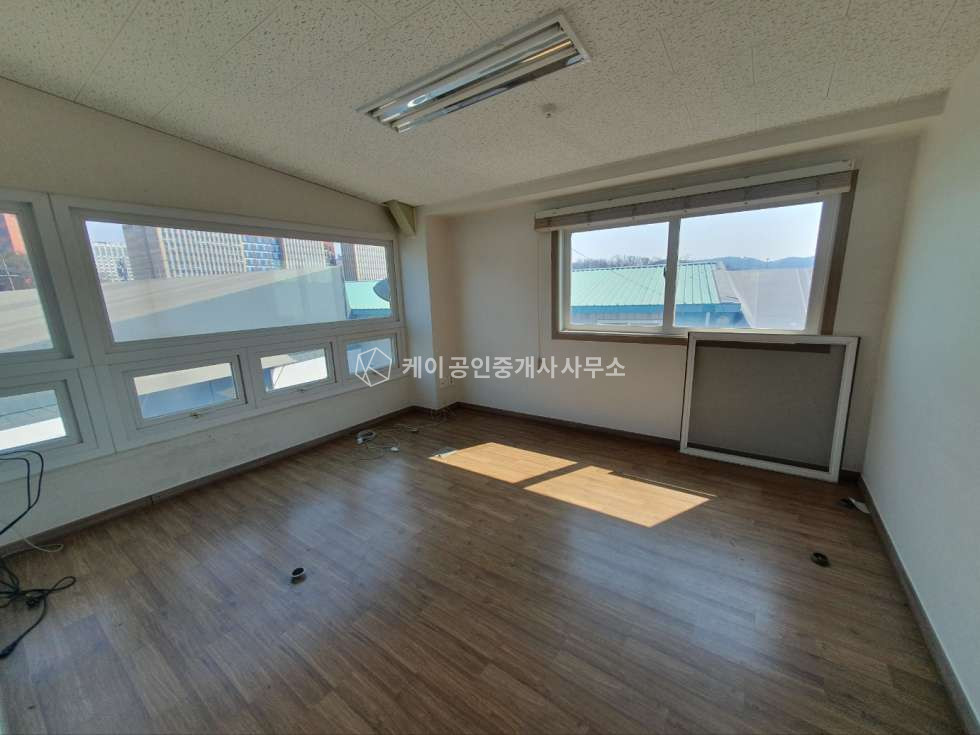 경기 김포시 양촌읍 유현리 다동 공장 178평, 대중교통 가능, 추레라 가능, 기숙사,사무실, 컨디션 굿! 월세 매물번호 11746 사진 15