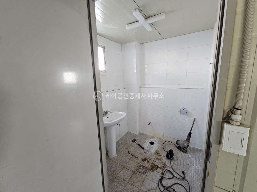 경기 파주시 파주읍 백석리 파주읍 60평 공장 창고 임대, 저렴한 임대료,즉시 입주가능, 넓은 단독마당 월세 매물번호 10050 사진 3