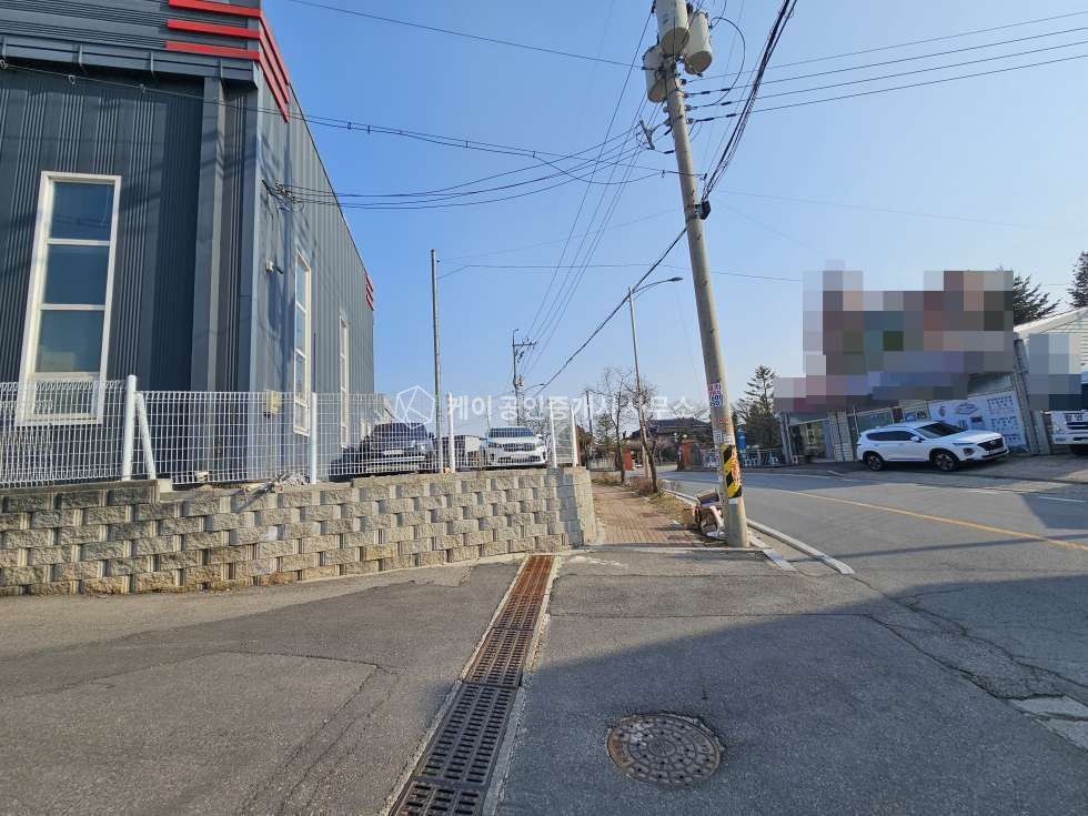 경기 파주시 산남동 산남동 2차선 도로변 75평 임대, 자유로 5분, 대형차 진입가능, 내부 사무실, 2종 제조가능 월세 매물번호 12873 사진 4