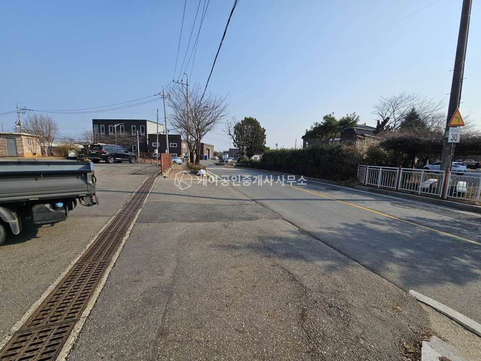경기 파주시 산남동 산남동 2차선 도로변 75평 임대, 자유로 5분, 대형차 진입가능, 내부 사무실, 2종 제조가능 월세 매물번호 12873 사진 10