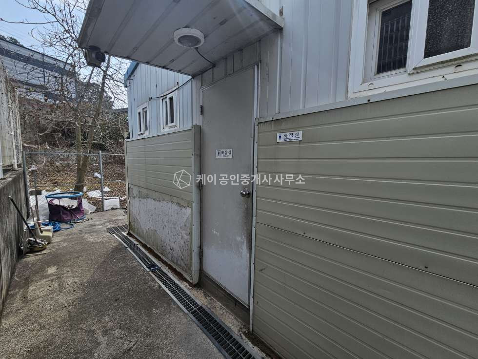 경기 파주시 탄현면 낙하리 낙하리 60평 네개동,호이스트 3기 설치, 추레라 가능, 넓은 단독마당, 가설천막 월세 매물번호 12898 사진 8
