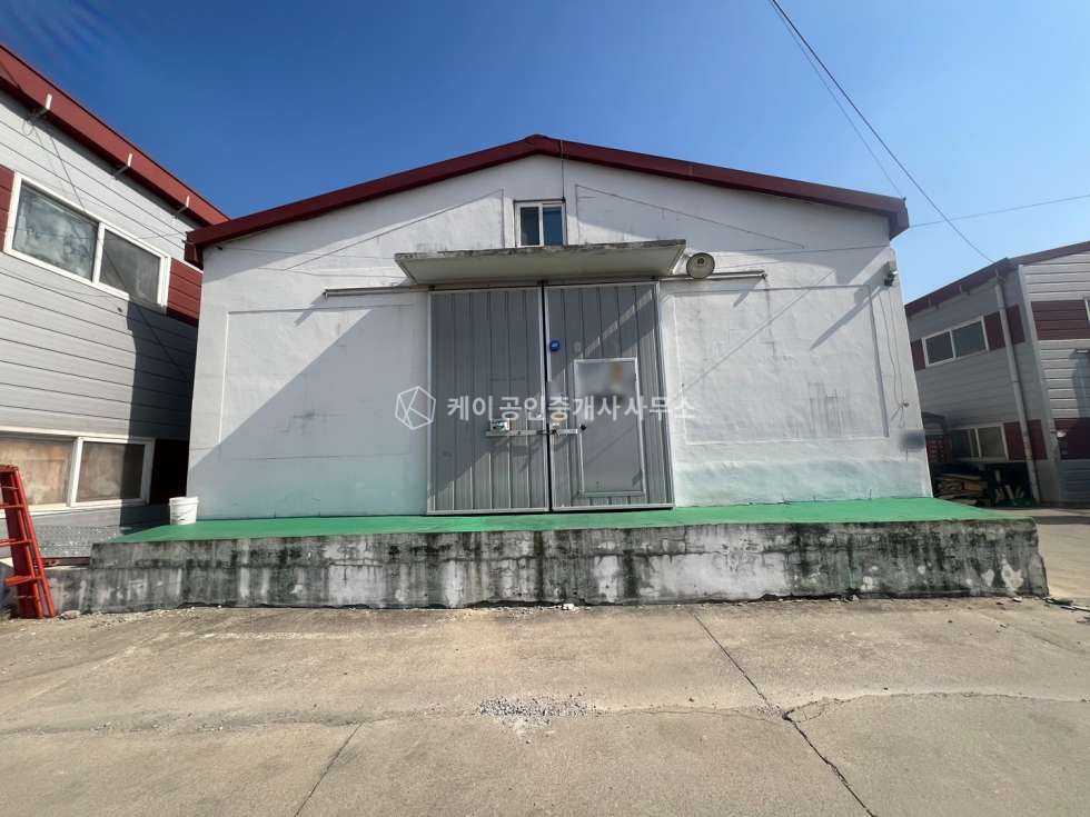 경기 고양일산동구 식사동 주건축물제나동 식사동 2차선 도로변 인접한 100평 창고, 넓은 진출입로, 출입문 2개 창고 월세 매물번호 10641 사진 2