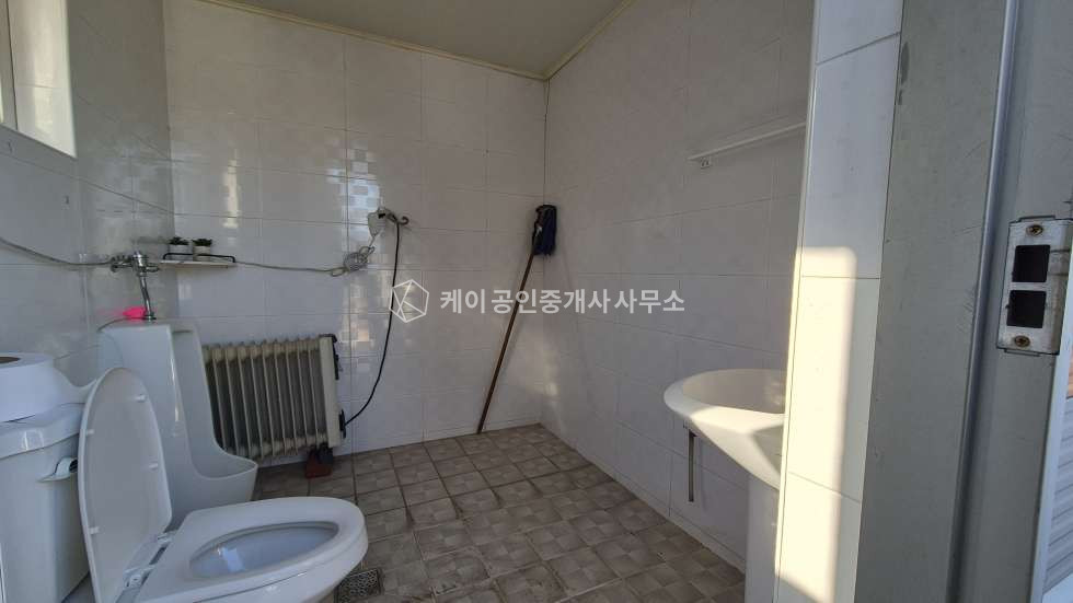 경기 고양덕양구 용두동 창릉신도시 인근 60평, 7.5m층고, 단독마당, 내부화장실, 성사IC 10분, 원흥역 3호선 10분 월세 매물번호 12047 사진 3