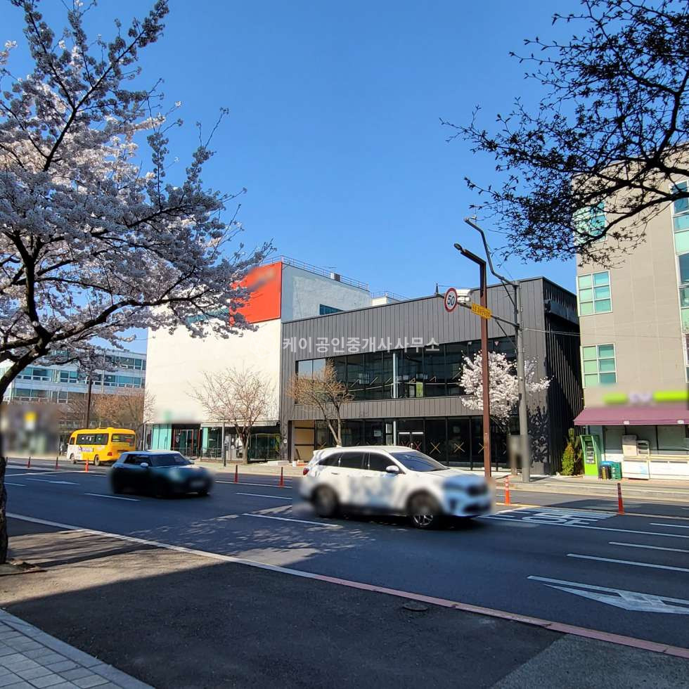 경기 파주시 문발동 파주출판도시 내 광고노출효과 좋은 통건물 매매 ,식당, 전시장, 쇼룸 다양한 업종 가능 매매 매물번호 12410 사진 2