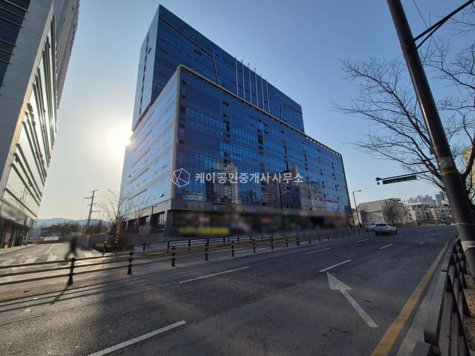 경기 고양덕양구 원흥동 30평,창고내부층고5.5m, 드라이브인, 3.5톤화물차가능, 시스템냉난방, 3.5t화물EV 월세 매물번호 12029 사진 1
