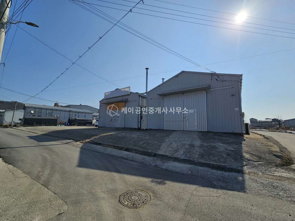 경기 파주시 산남동 자유로 3분, 산남동 60평 2개동, 내부 사무실, 대형차 진출입 가능, 월세 매물번호 12850 사진 1