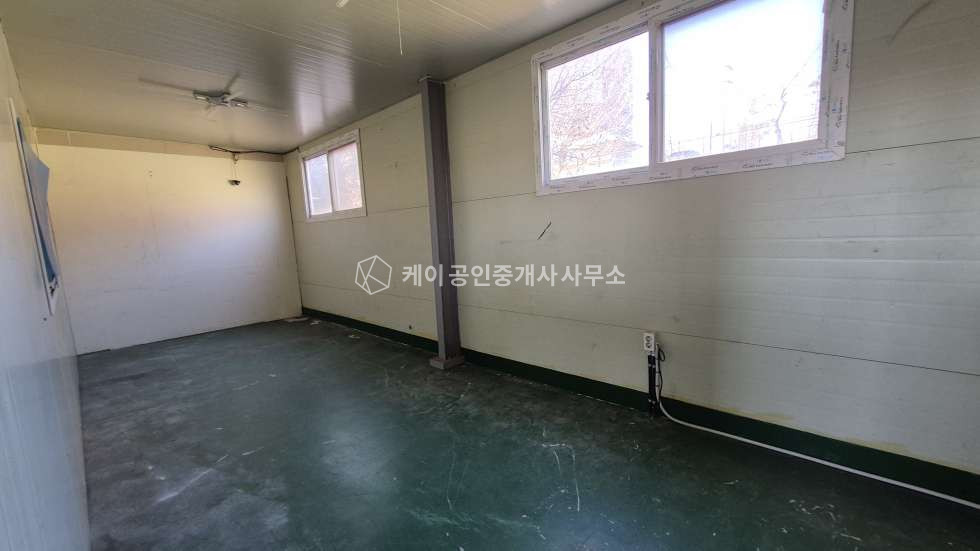 경기 고양덕양구 원당동 나동 덕양구 60평 창고, 내부사무실, 화장실, 3호선 원당역7분거리,단독마당,대형차량 진입가능 월세 매물번호 11599 사진 3