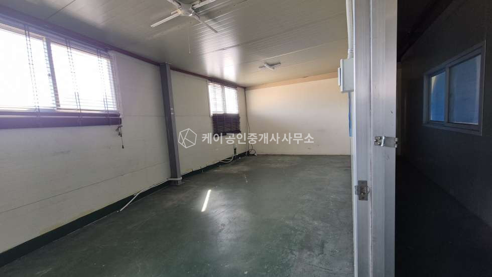 경기 고양덕양구 원당동 나동 덕양구 60평 창고, 내부사무실, 화장실, 3호선 원당역7분거리,단독마당,대형차량 진입가능 월세 매물번호 11599 사진 4