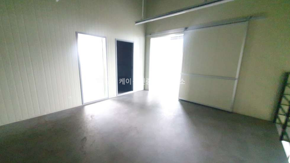 경기 파주시 신촌동 1,2,3,4동 공장, 창고, 약240평, 1~2층 사무동, 운정신도시 인접 월세 매물번호 12931 사진 8