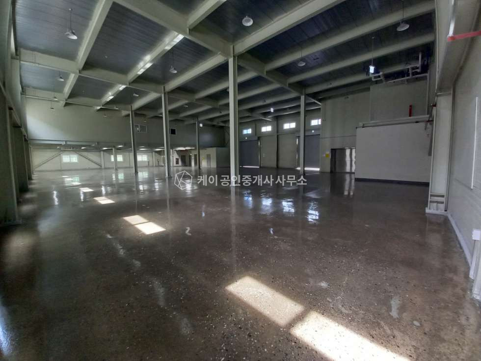 인천 서해구 원창동 북항 초입 관리 잘된 단독공장, 연 700평, 내부사무실, 대형차량 진입가능 월세 매물번호 12998 사진 2