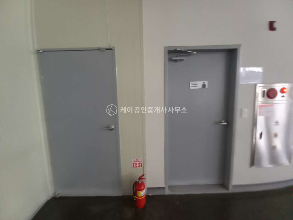 인천 서해구 원창동 북항 초입 관리 잘된 단독공장, 연 700평, 내부사무실, 대형차량 진입가능 월세 매물번호 12998 사진 5