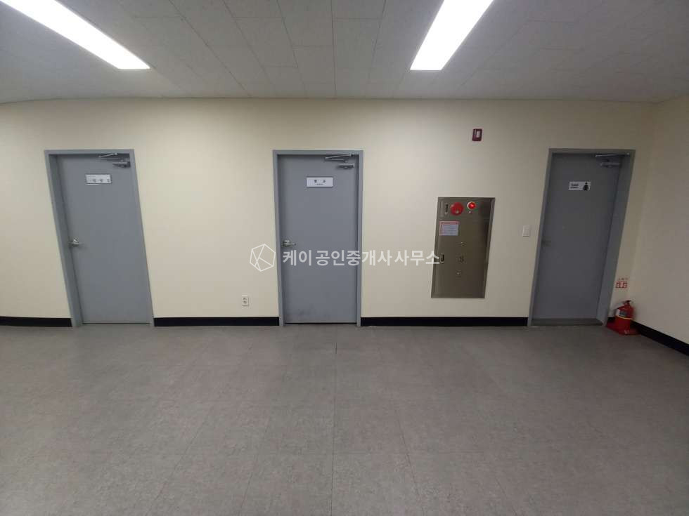인천 서해구 원창동 북항 초입 관리 잘된 단독공장, 연 700평, 내부사무실, 대형차량 진입가능 월세 매물번호 12998 사진 13