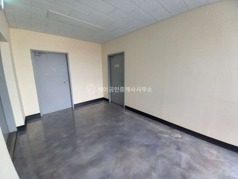 인천 서해구 원창동 북항 초입 관리 잘된 단독공장, 연 700평, 내부사무실, 대형차량 진입가능 월세 매물번호 12998 사진 15