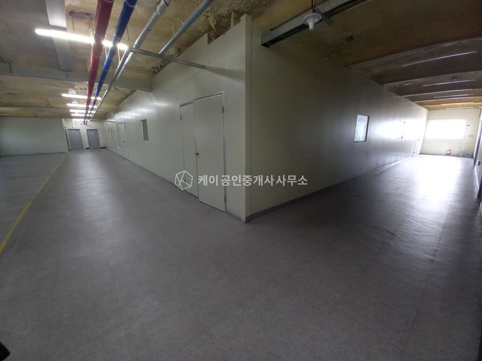 인천 서해구 원창동 북항 초입 관리 잘된 단독공장, 연 700평, 내부사무실, 대형차량 진입가능 월세 매물번호 12998 사진 17