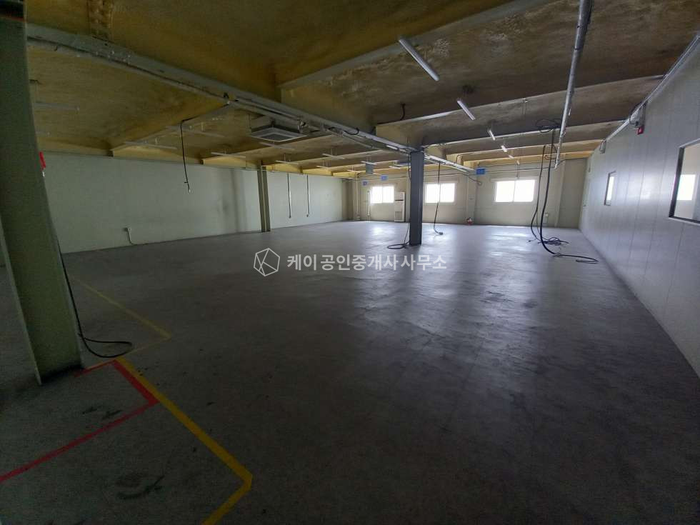 인천 서해구 원창동 북항 초입 관리 잘된 단독공장, 연 700평, 내부사무실, 대형차량 진입가능 월세 매물번호 12998 사진 19