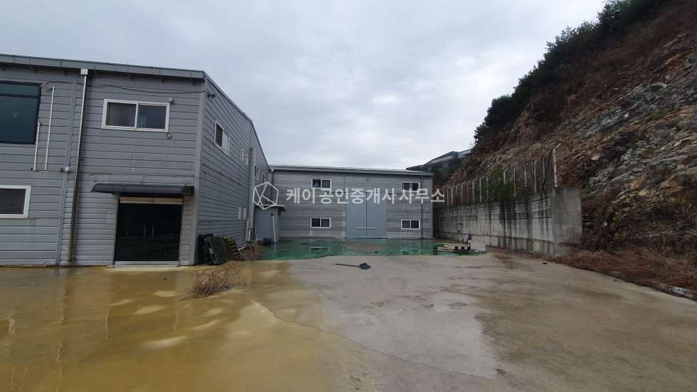 경기 파주시 탄현면 금산리 1,2동 공장, 창고, 자유로 낙하IC 인접, 탄현 헤이리 주변, 광활한 단독 마당, 약 400평 공장 창고 월세 매물번호 12930 사진 3