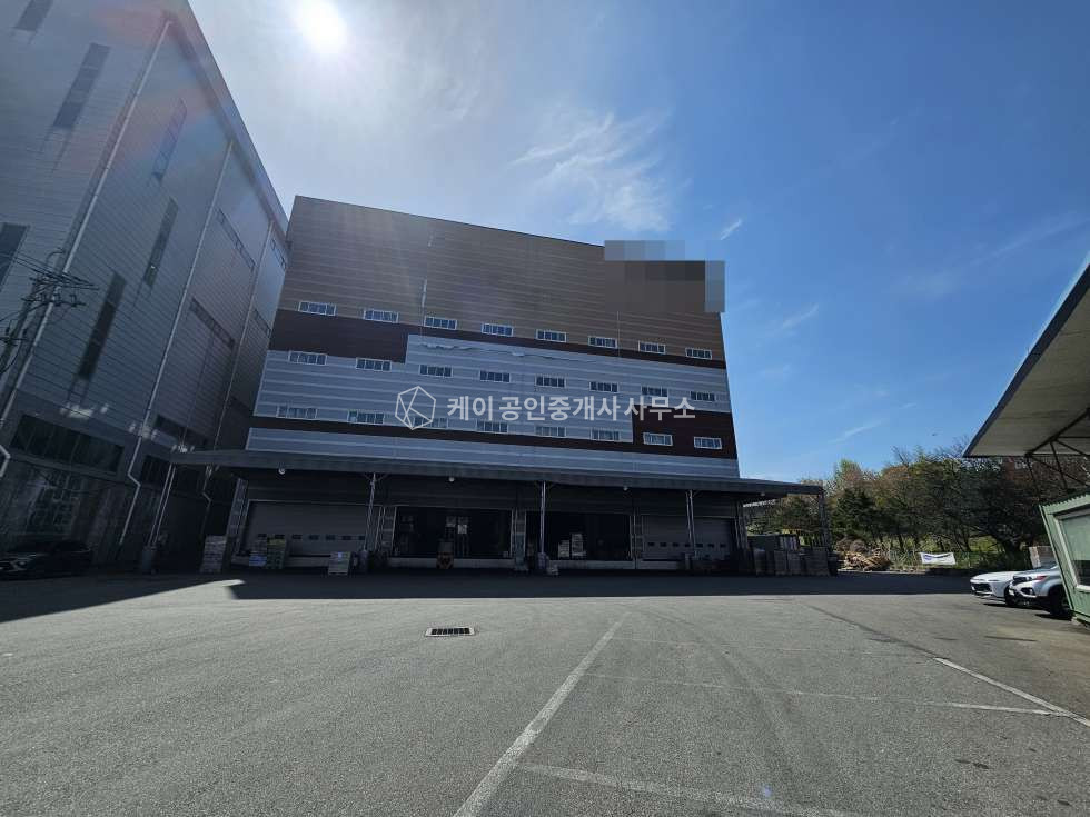 경기 용인처인구 원삼면 좌항리 용인 17번국도 인접, 양지IC 7km, 광활한 야드, 도크 11개, 4단랙 설치가능 높은층고 월세 매물번호 13117 사진 1