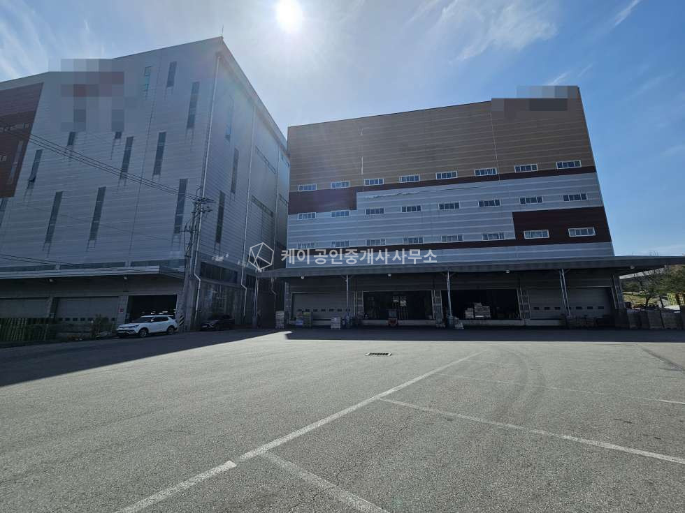 경기 용인처인구 원삼면 좌항리 용인 17번국도 인접, 양지IC 7km, 광활한 야드, 도크 11개, 4단랙 설치가능 높은층고 월세 매물번호 13117 사진 2