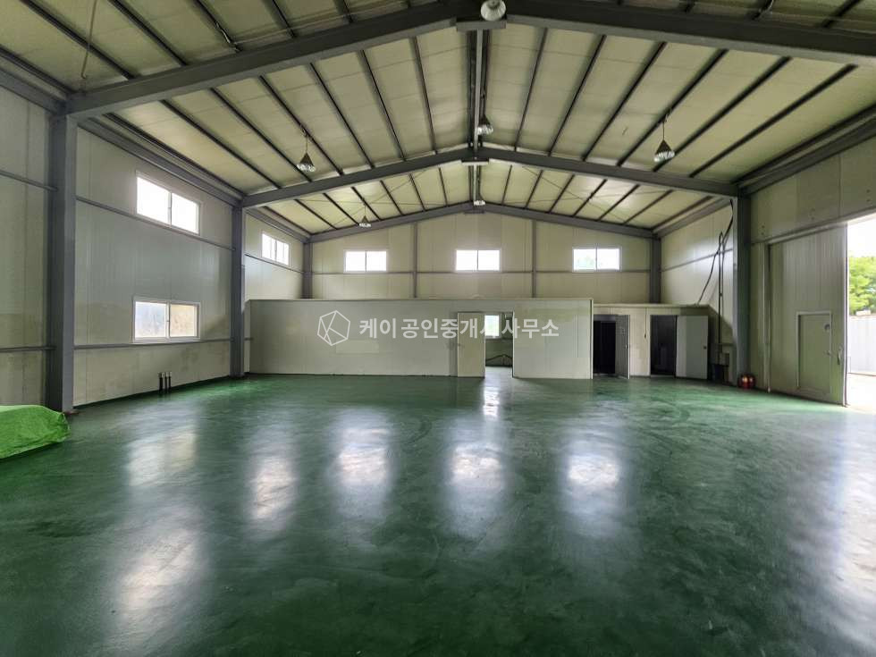 경기 파주시 광탄면 분수리 광탄면 113평 공장, 내부 사무실, 깨끗하게 관리됨, 즉시 입주 가능 월세 매물번호 11100 사진 5