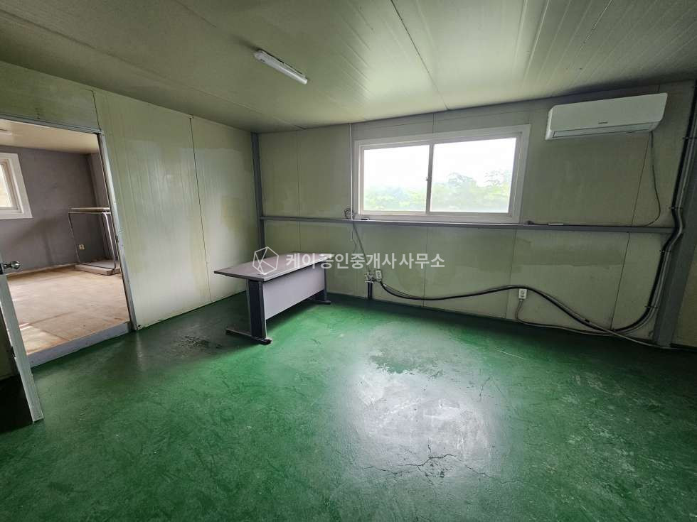 경기 파주시 광탄면 분수리 광탄면 113평 공장, 내부 사무실, 깨끗하게 관리됨, 즉시 입주 가능 월세 매물번호 11100 사진 7