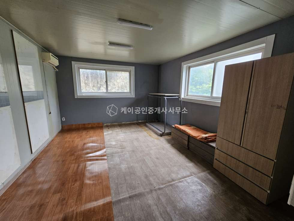 경기 파주시 광탄면 분수리 광탄면 113평 공장, 내부 사무실, 깨끗하게 관리됨, 즉시 입주 가능 월세 매물번호 11100 사진 9