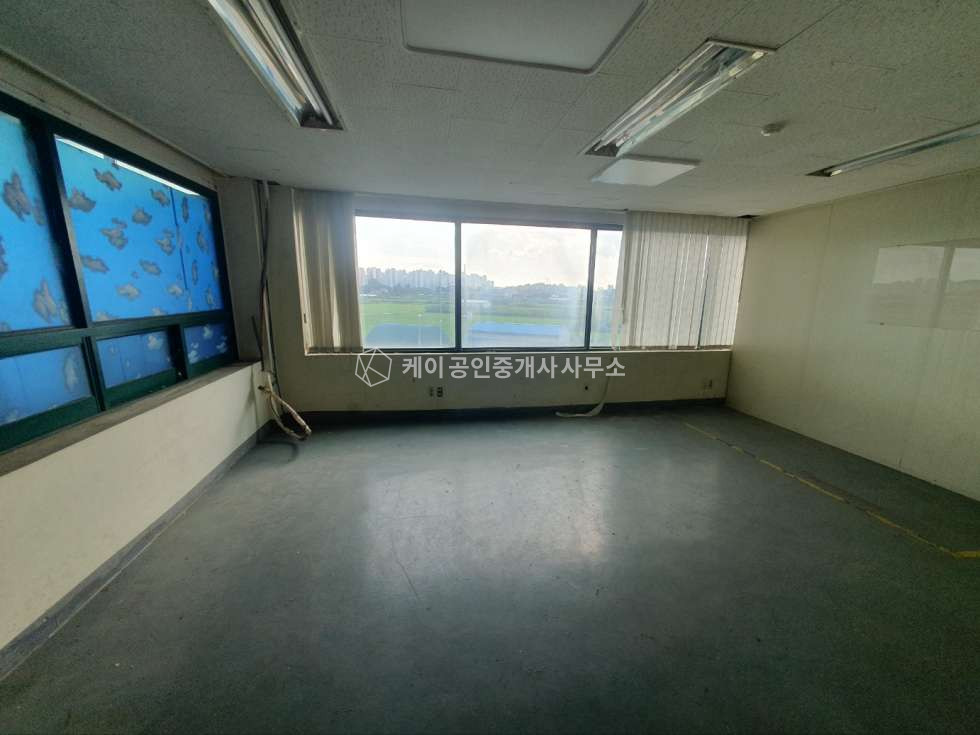 경기 김포시 양촌읍 석모리 공장 2층 80평, 화물리프트 2t, 25톤 차량 진입가능, 즉시입주 월세 매물번호 11144 사진 10