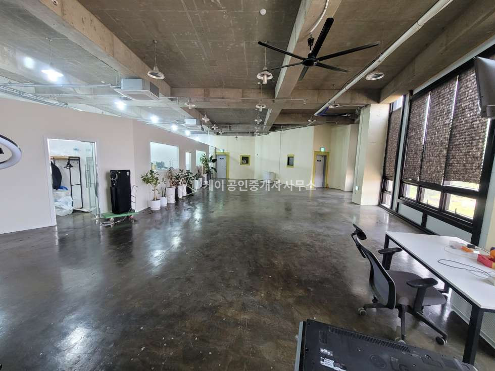 경기 파주시 신촌동 C동 파주 문발ic 3분, 연249평 공장 (1, 2층 각 124평씩 ), 하수직관, 상수도 사용, 화물EV, 고전력, 내부사무실 월세 매물번호 11000 사진 21