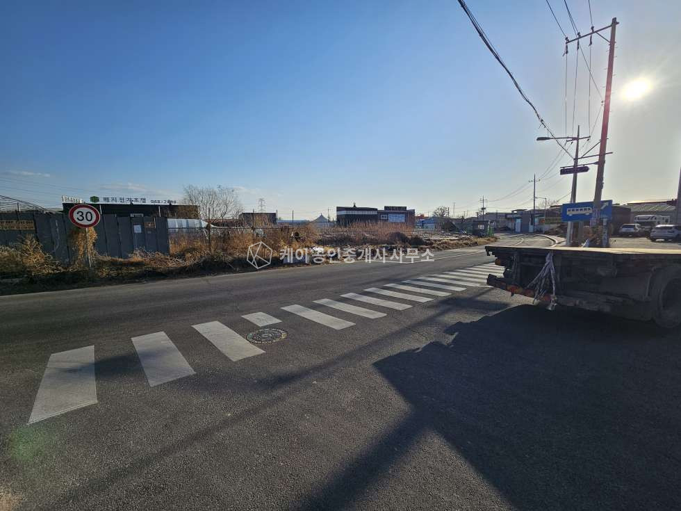 경기 고양일산서구 구산동 송산IC 2분거리, 회전교차로 접, 광고효과 접근성 최고, 넓은 단독마당, 츄레라가능, 88평 통공장 월세 매물번호 12830 사진 13
