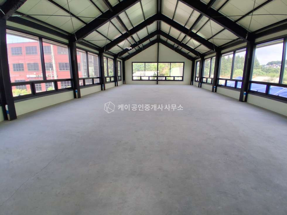 경기 김포시 양촌읍 석모리 김포 145평 예쁜 2층 신축 상가, 넓은 주차장, 1,2층 실내 계단 월세 매물번호 10240 사진 3