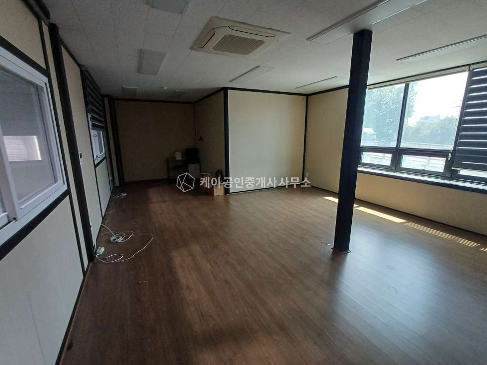 인천 서해구 가좌동 가좌 ic 초입, 전용 140+20평, 사무실, 남녀 구분 화장실, 콤푸레샤 설비 완비 매매 매물번호 12347 사진 9